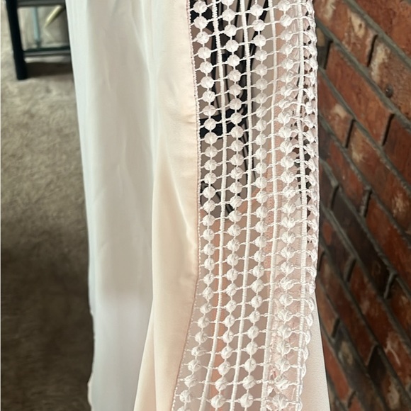 Beautiful Blouse - Picture 5 of 5